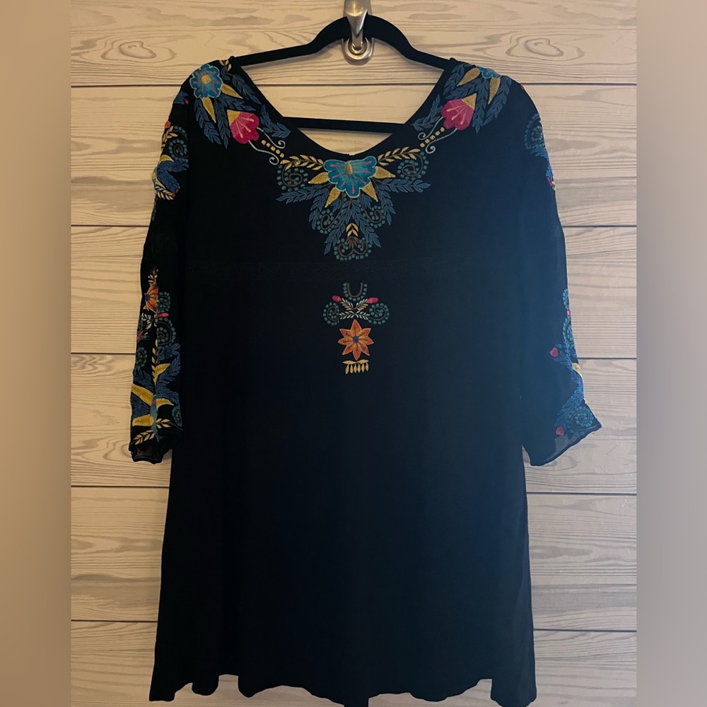 Vintage Collection Floral Embroidered Multicolor Black Top L